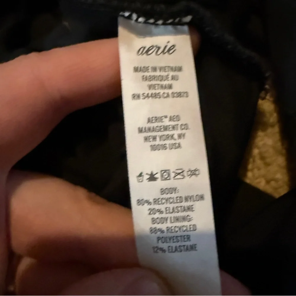 Aerie‎ Bikini Top Women’s Size Large Black Scoop Neck Ruffle Strap Swim